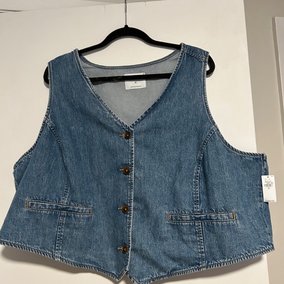 Old Navy NWT Denim Vest size 3x - Picture 2 of 2